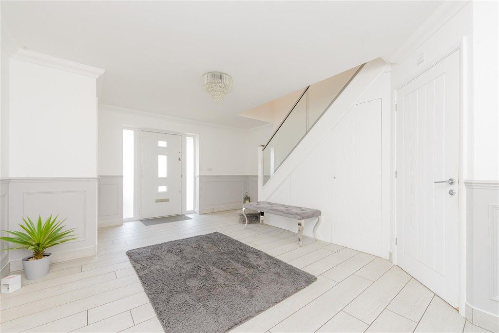 Property photo 3 of 13 Entrance Hall