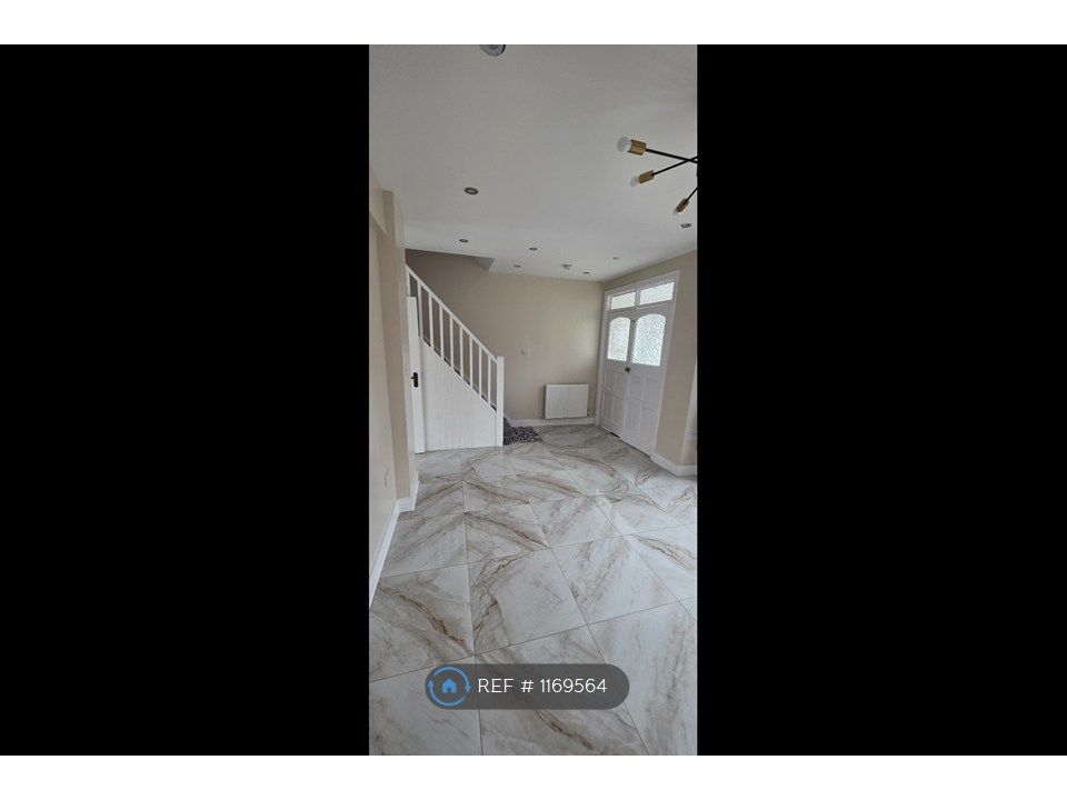 Property photo 3 of 22 Front Reception