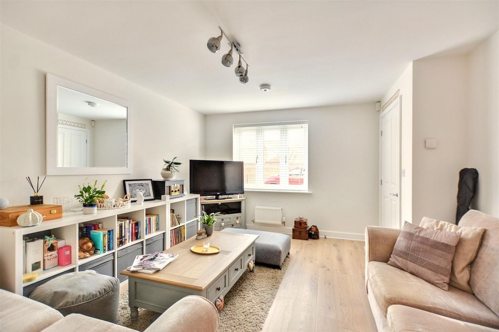 Property photo 2 of 24 Lounge/Sitting Room