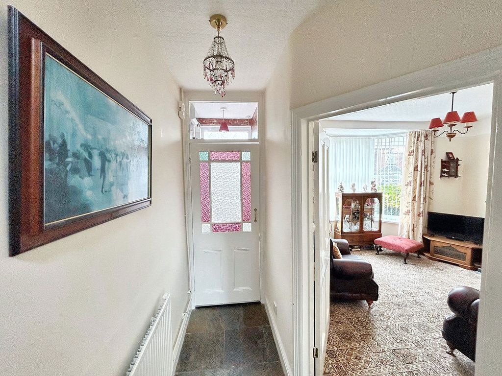 Property photo 2 of 33