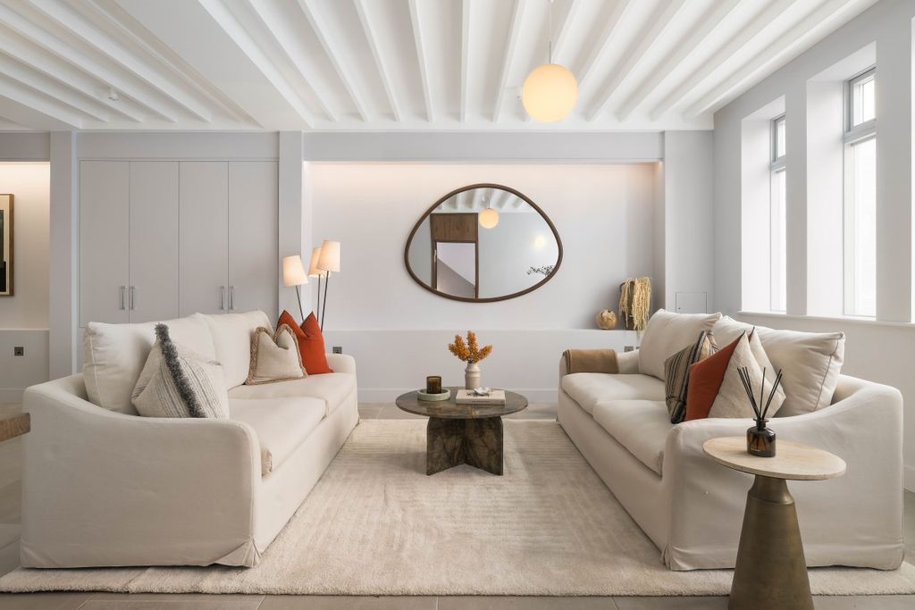 Property photo 2 of 17 Dilke Street