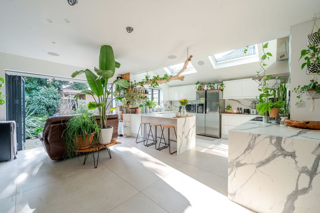 Property photo 3 of 42 Kitchen