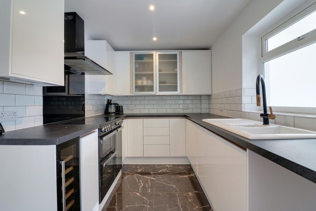 Property photo 2 of 22 Kitchen