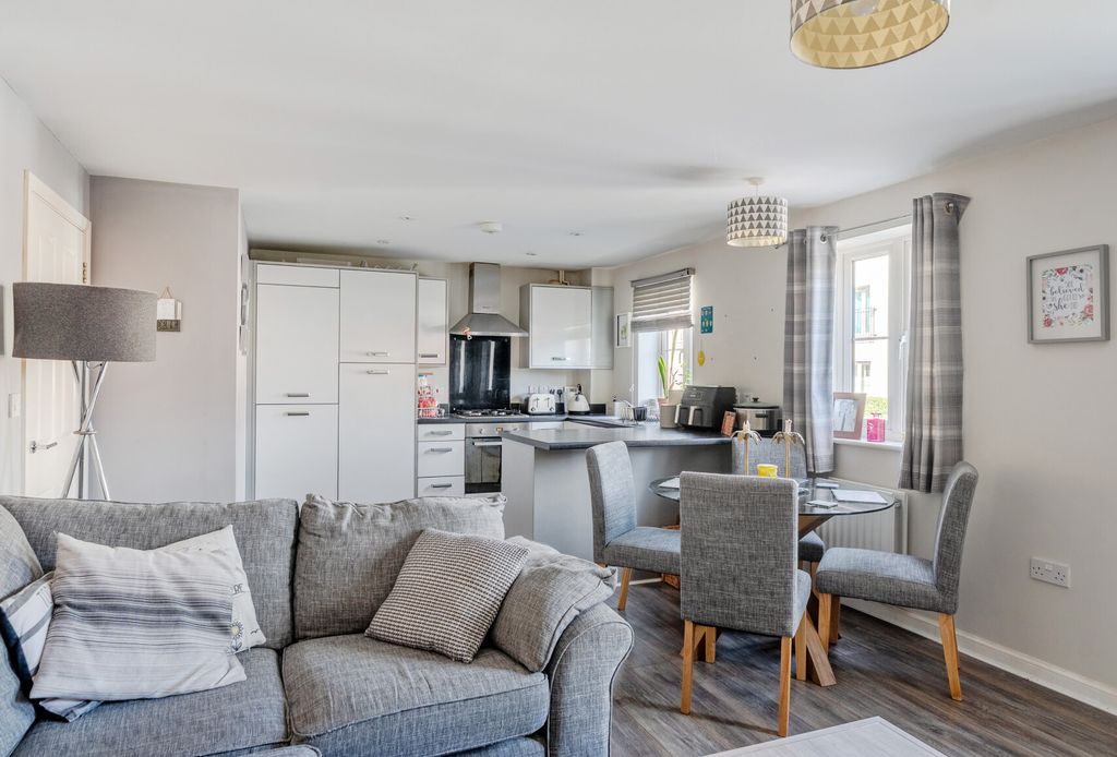 Property photo 1 of 19 1327085-10-6889Eb...