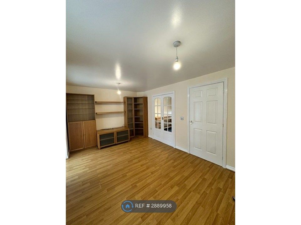 Property photo 1 of 18 Lounge