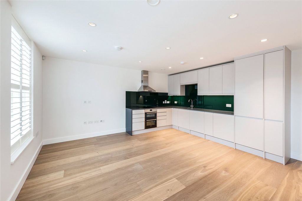 Property photo 1 of 7 Kitchen/Dining