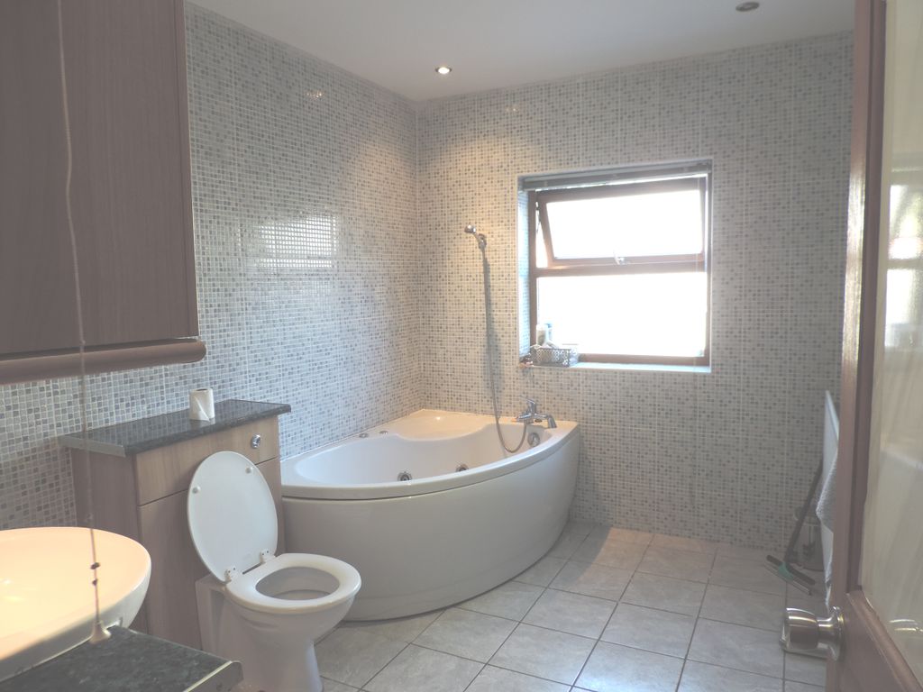 Property photo 2 of 33