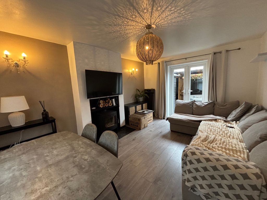 Property photo 2 of 7 Living Room