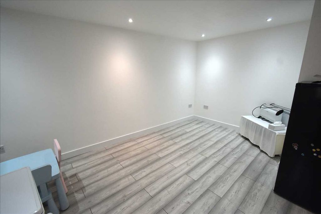 Property photo 2 of 5 Bedroom 1