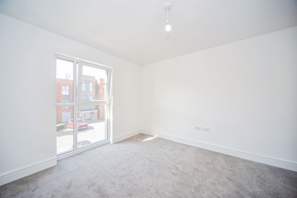 Property photo 2 of 12 Pbox-Img.Jpg