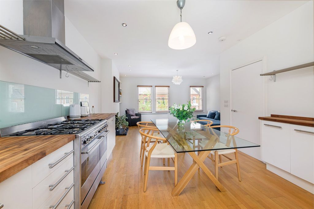 Property photo 3 of 15 Kitchen 2