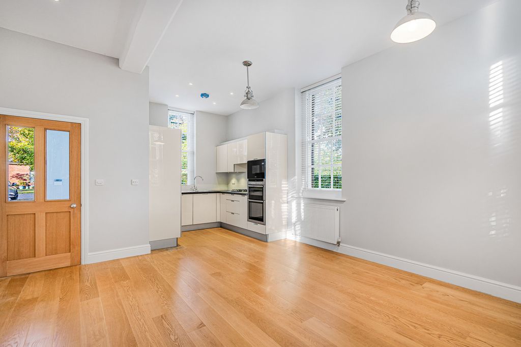 Property photo 2 of 25