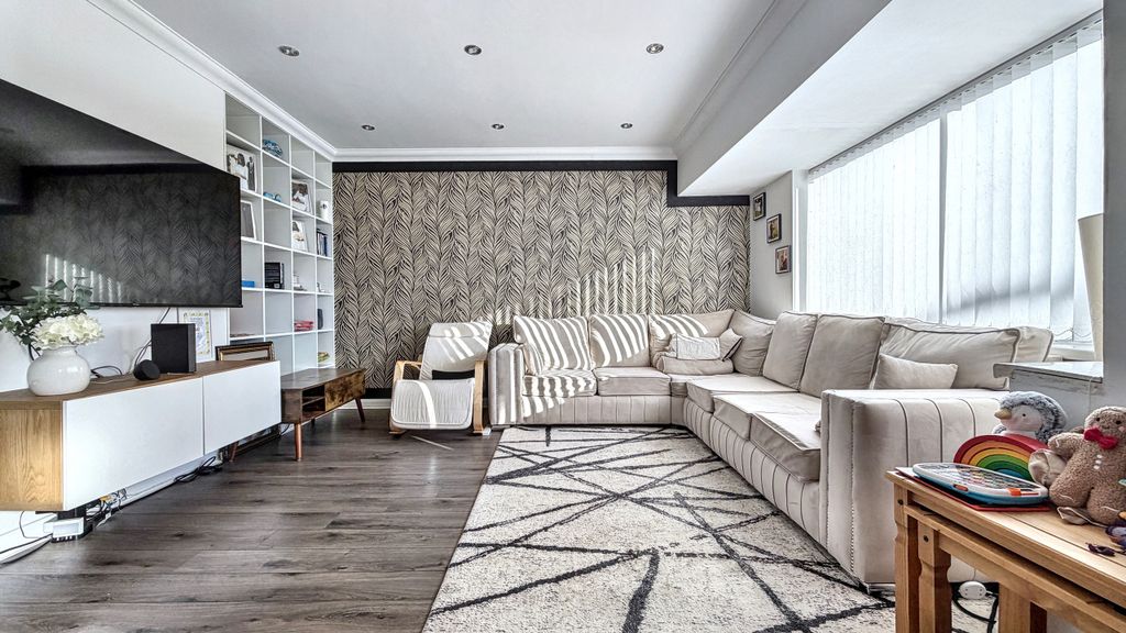 Property photo 3 of 17 Img_9882.Jpeg