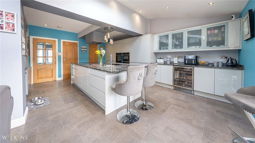 Property photo 3 of 38 Picture No. 14