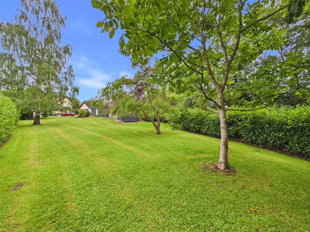 Property photo 2 of 28 Picture No. 01