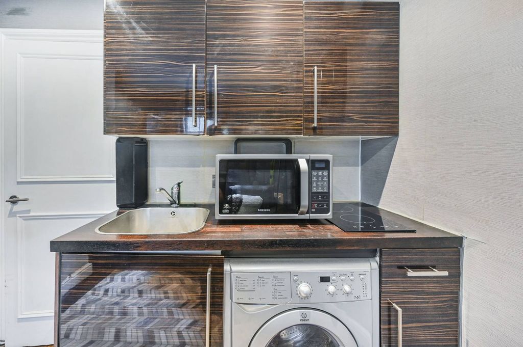 Property photo 3 of 5