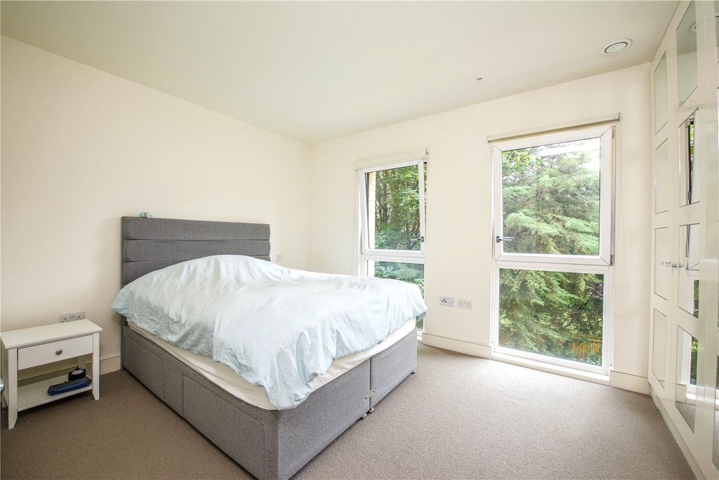 Property photo 3 of 9 Bedroom
