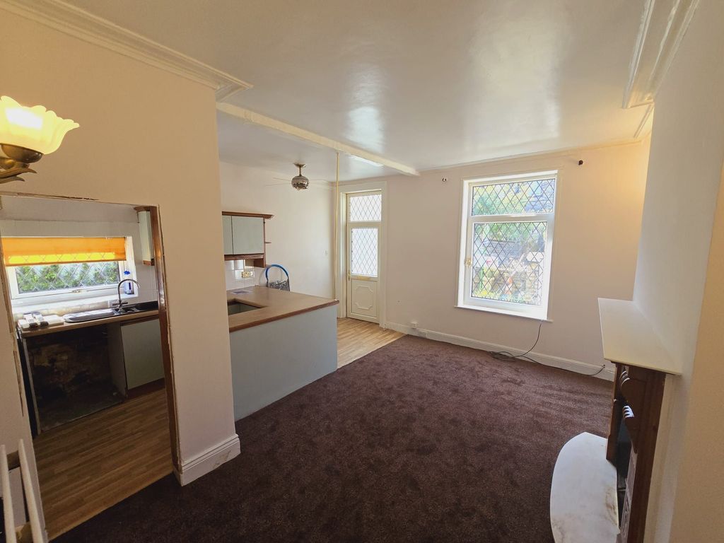 Property photo 3 of 14 Photograph 3