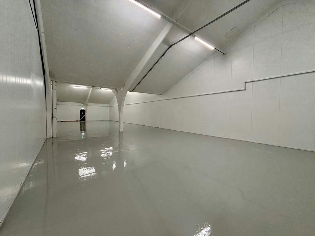 Property photo 2 of 6 9A Freemans.Jpg