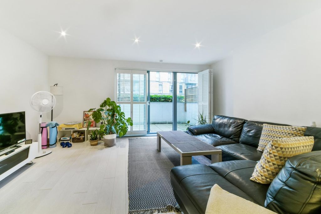 Property photo 3 of 12