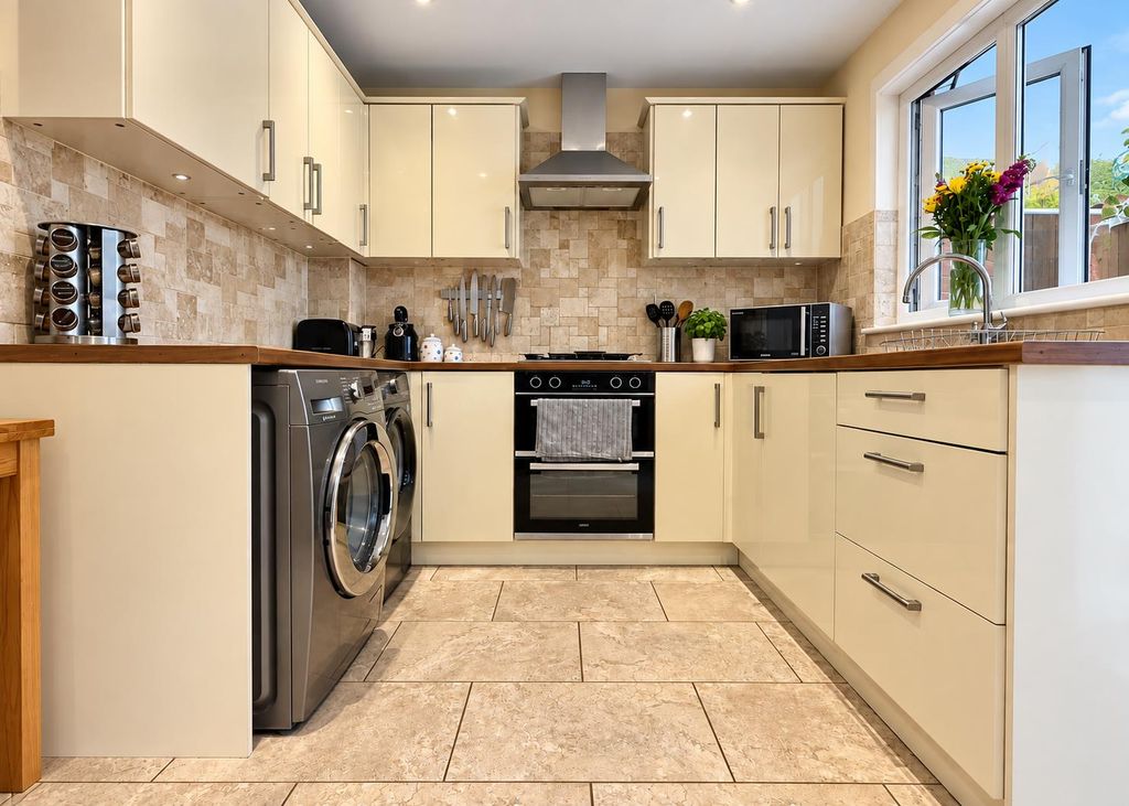 Property photo 3 of 21 2Ed13C30-Fd71-48E6-93E5-F344F3F52946.Png