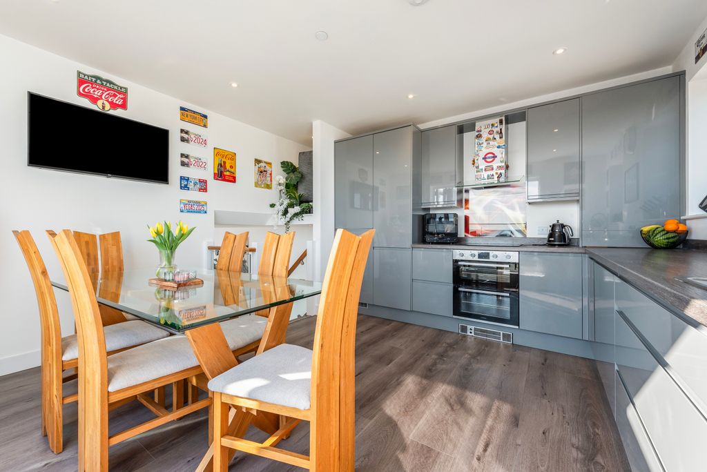 Property photo 2 of 29