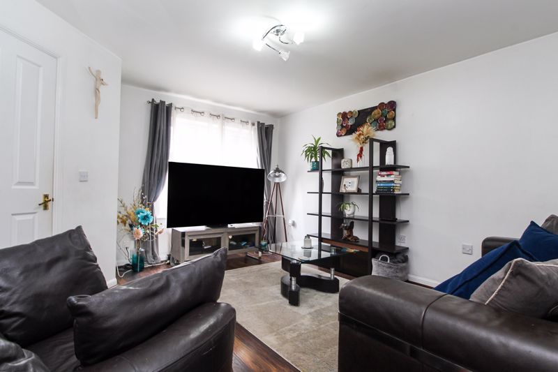 Property photo 2 of 16 Lounge