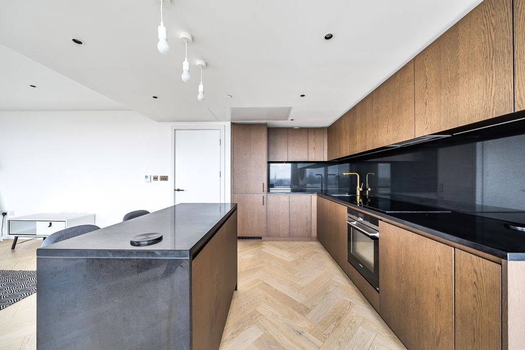 Property photo 3 of 18 1358266-14-68d153...