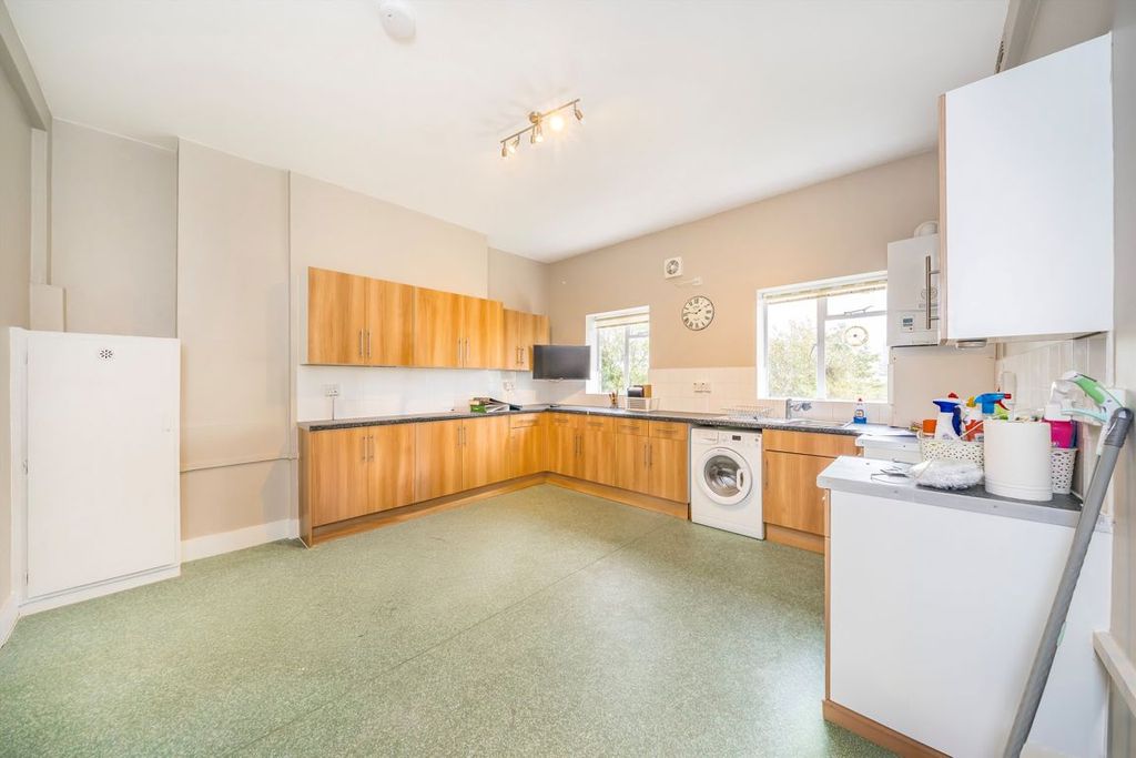 Property photo 3 of 4