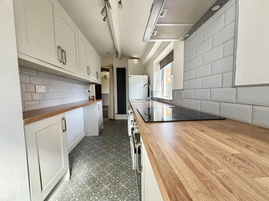 Property photo 3 of 19 Kitchen