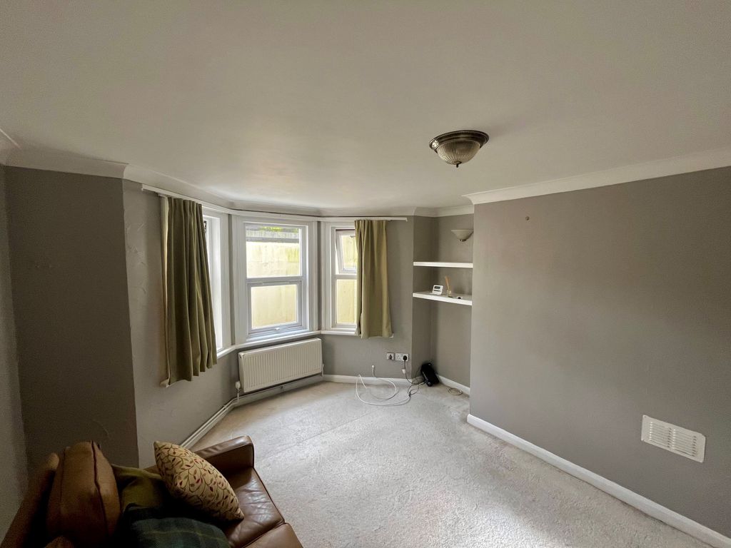 Property photo 3 of 7