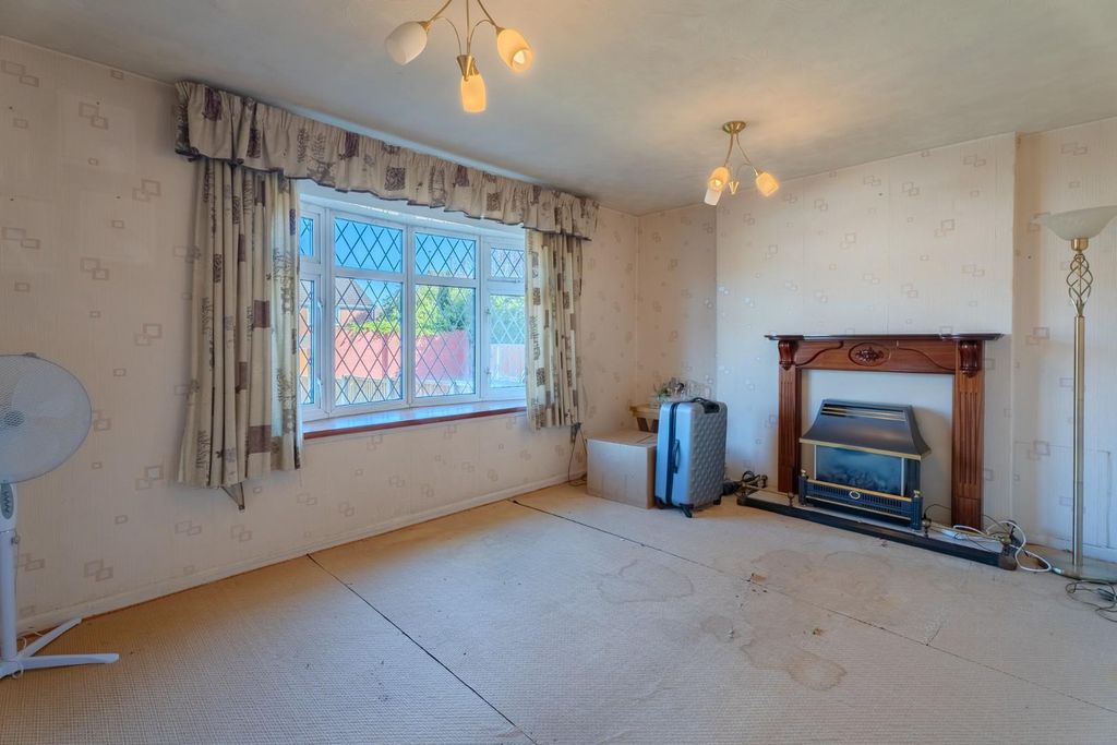 Property photo 2 of 13 Rainham Close-7.Jpg