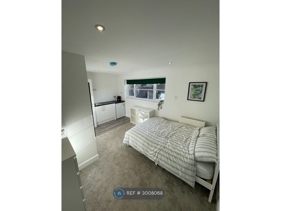Property photo 1 of 6 Room 2