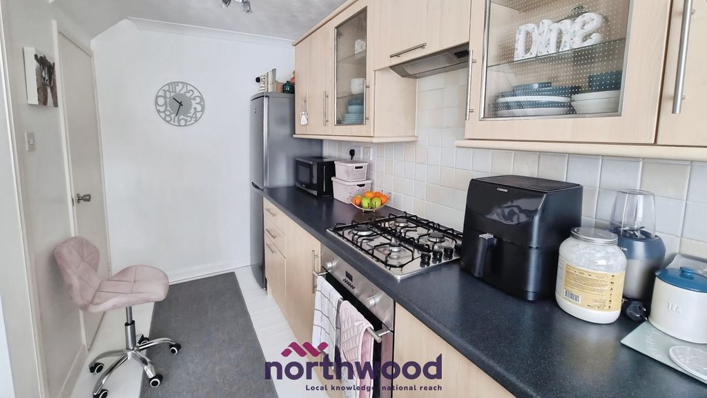 Property photo 3 of 12