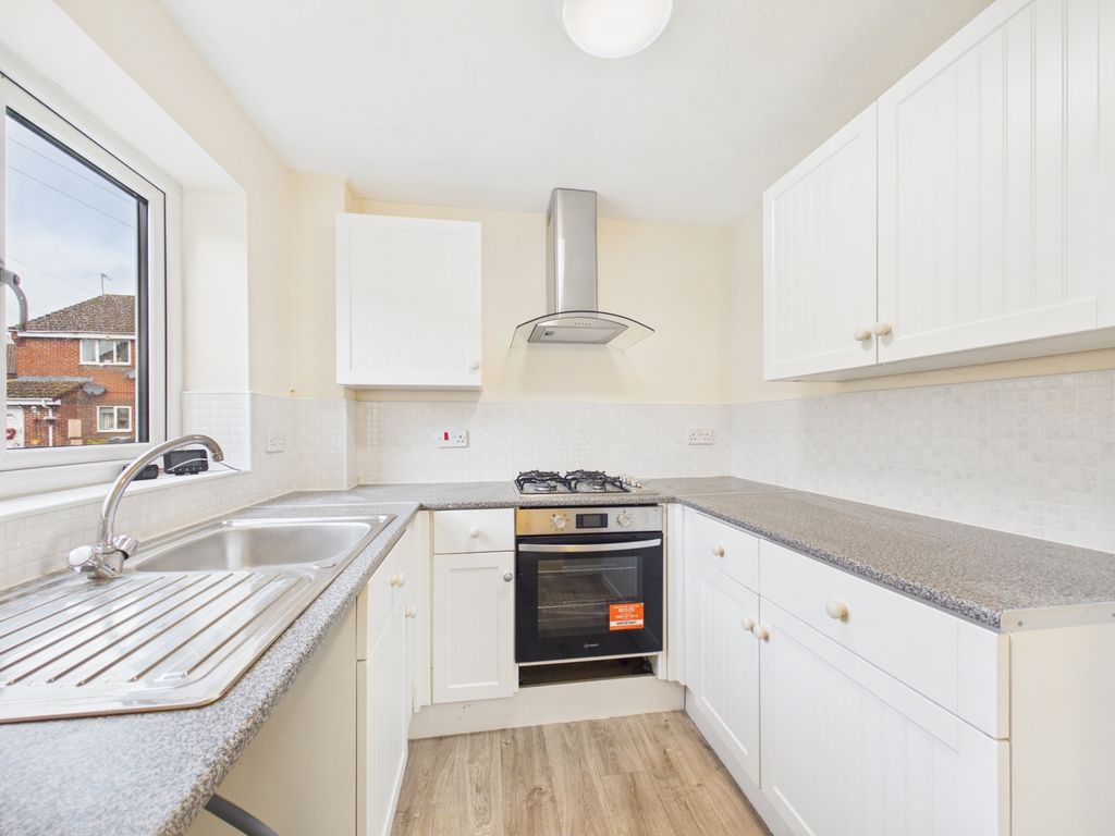 Property photo 3 of 7 Kitchen