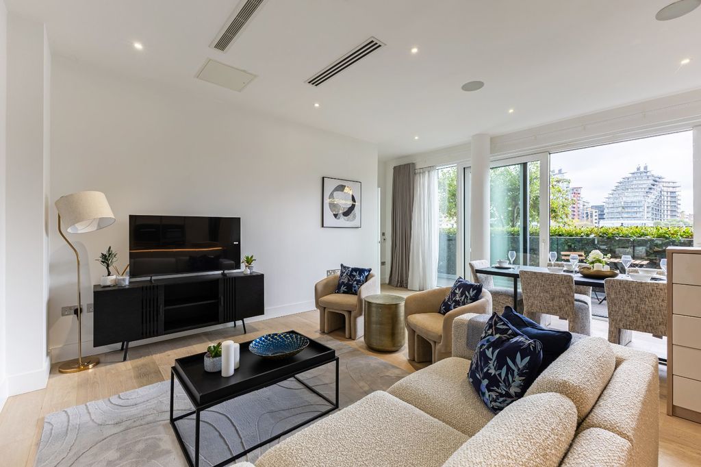 Property photo 1 of 17 Reception Room