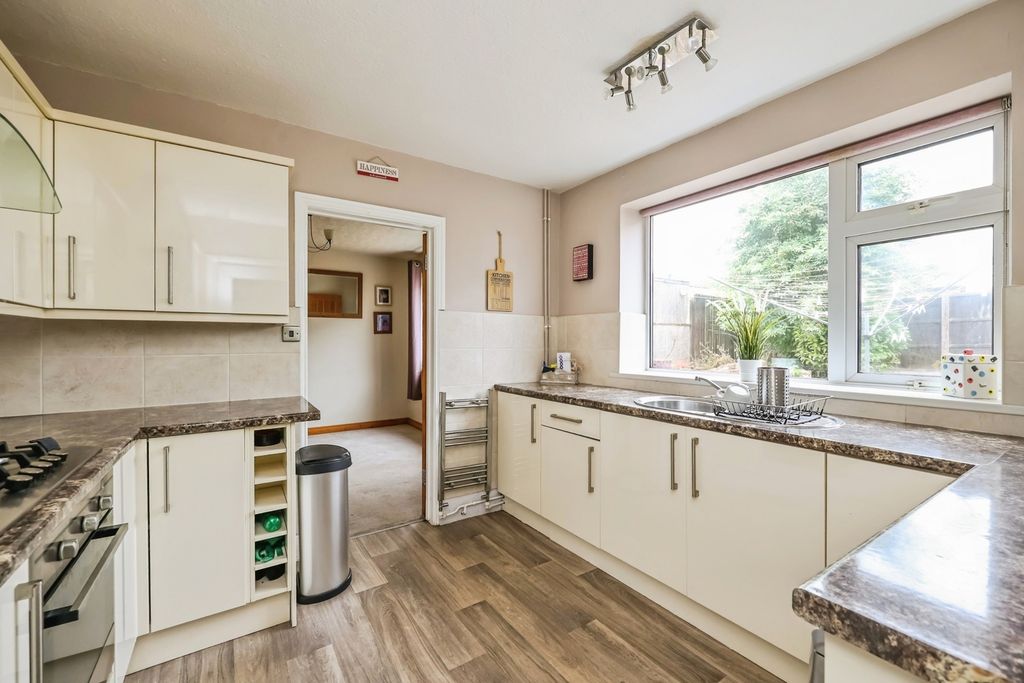 Property photo 2 of 17 Kitchen