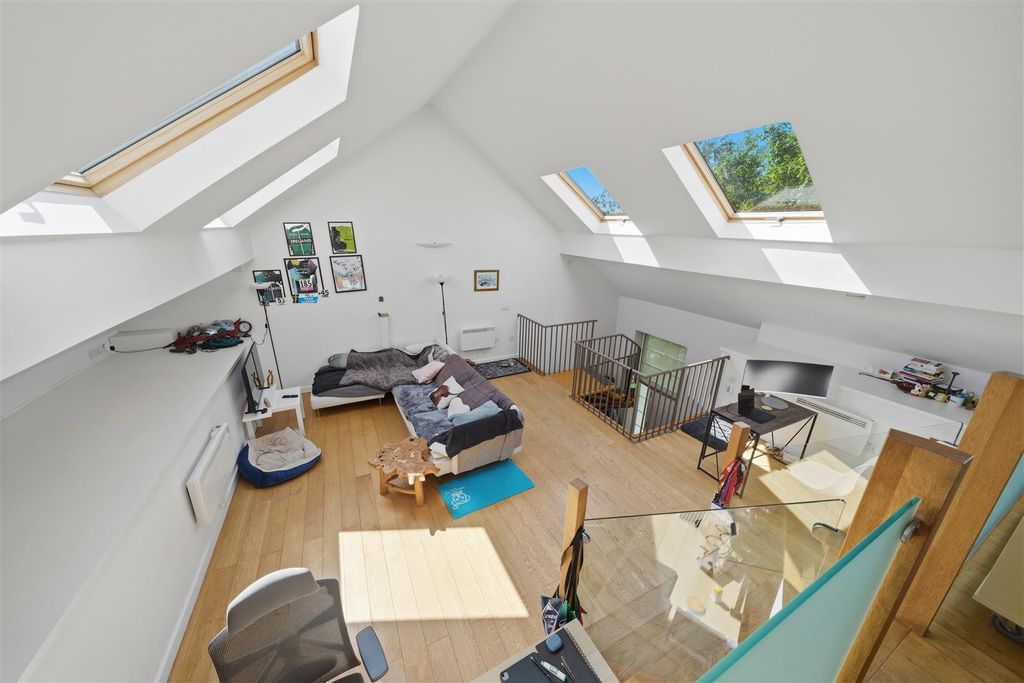 Property photo 2 of 17 2