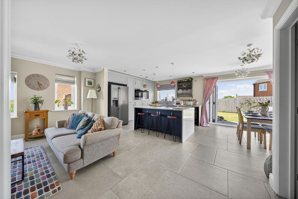 Property photo 2 of 33