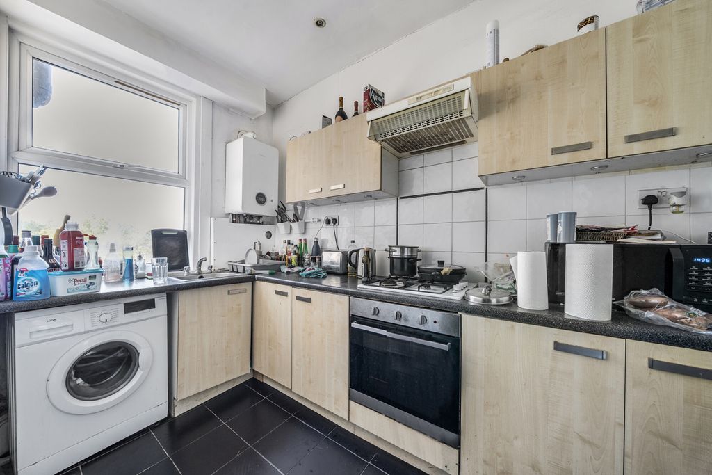 Property photo 3 of 12 Kitchen
