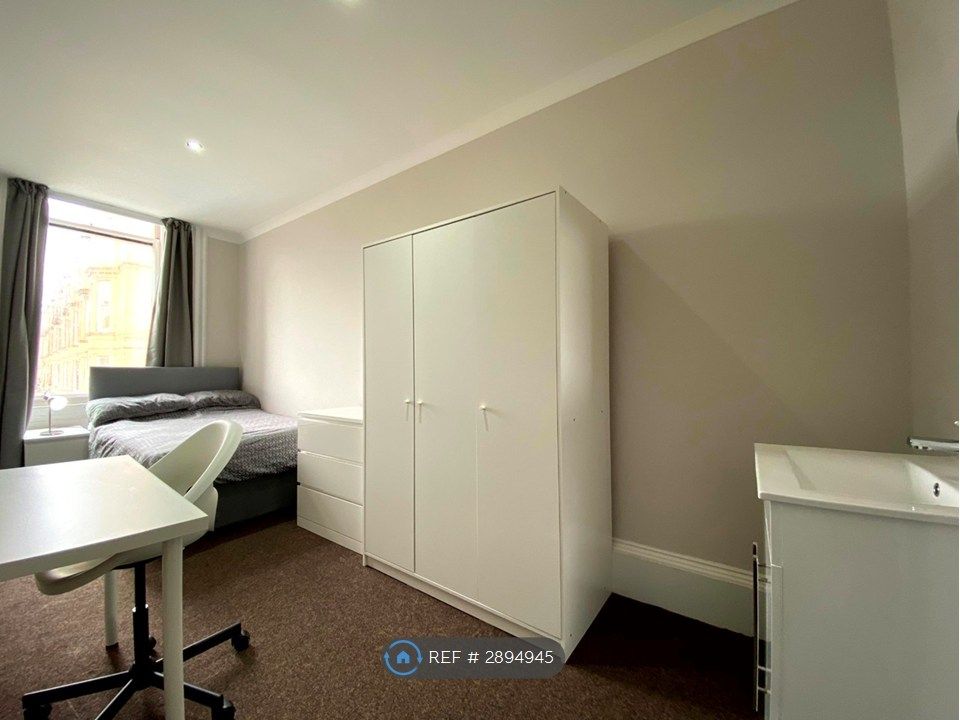 Property photo 3 of 15 Room 2