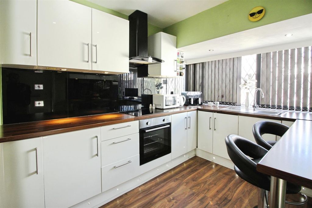 Property photo 2 of 13 Kitchen