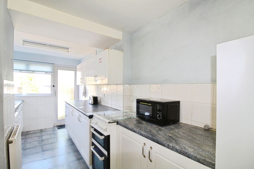 Property photo 2 of 32 Pbox-Kitchen-302819.Jpg