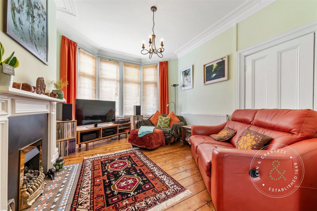 Property photo 3 of 46 Cressy-Road-02.Jpg