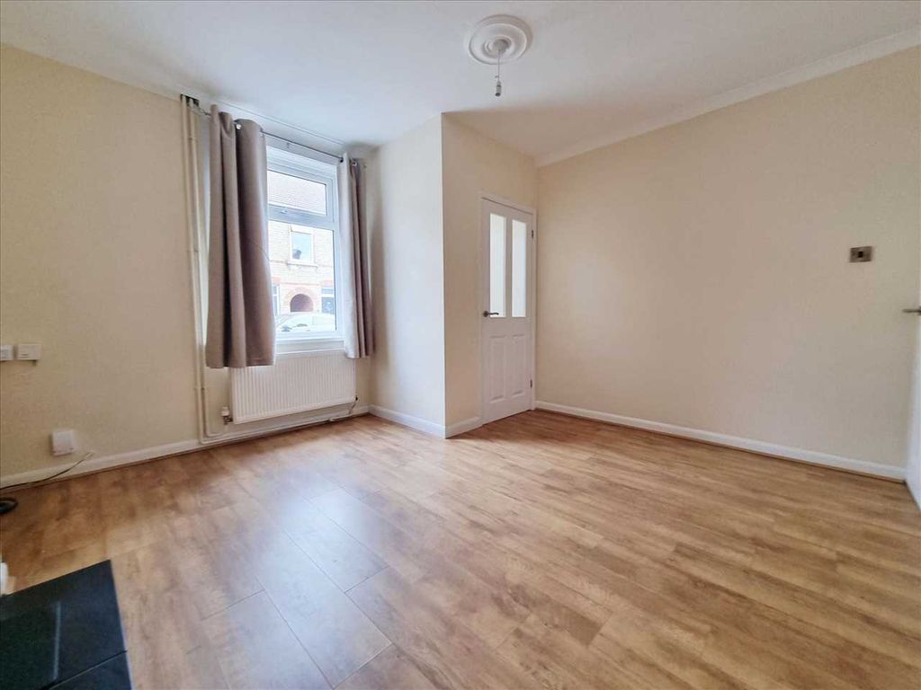 Property photo 2 of 10 Lounge: