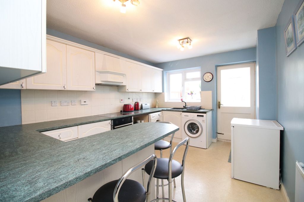 Property photo 3 of 25