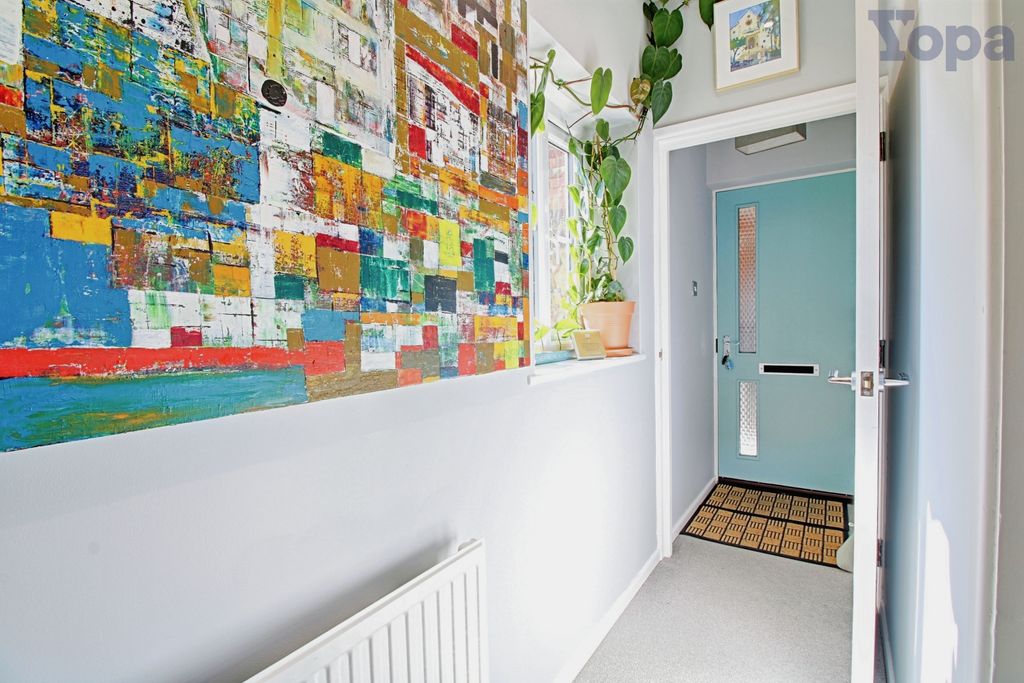 Property photo 2 of 19 Entrance Porch And Hallway