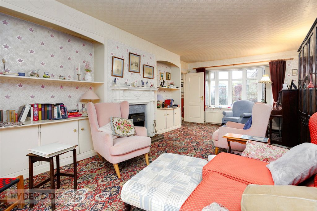 Property photo 3 of 23 Lounge