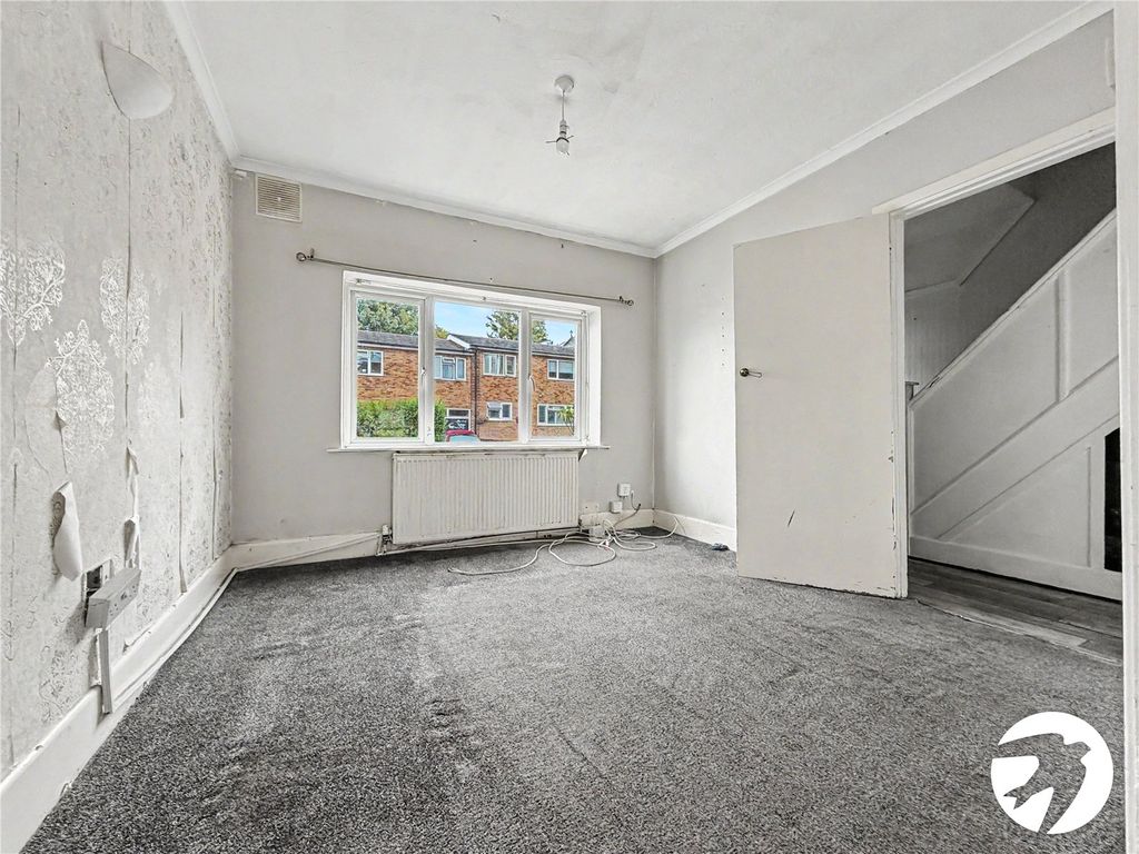 Property photo 3 of 11 Living Room