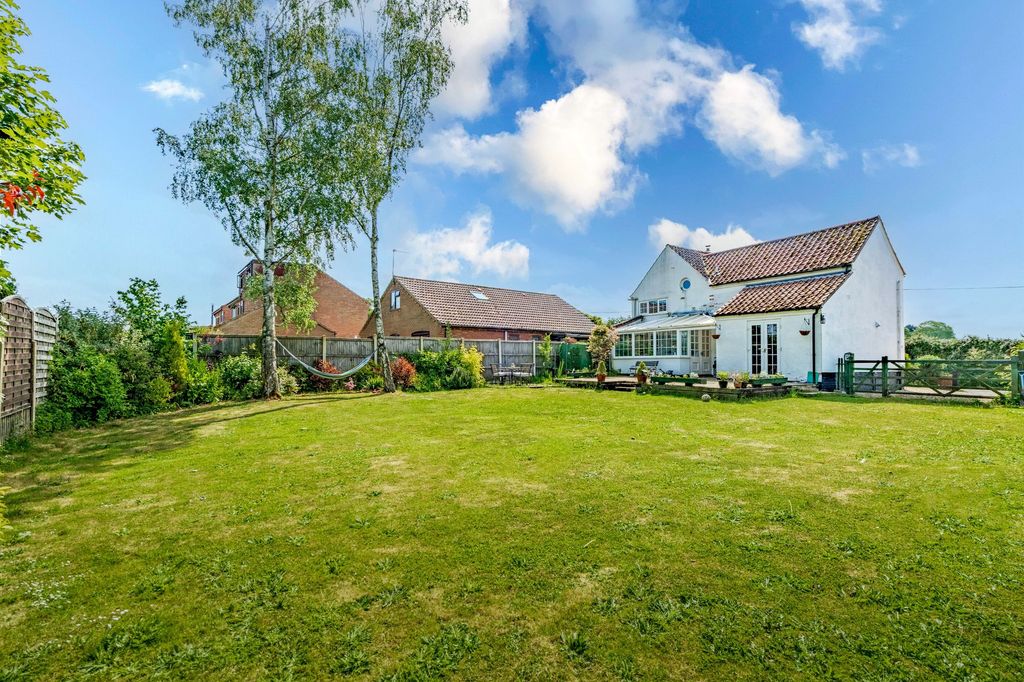 Property photo 2 of 32